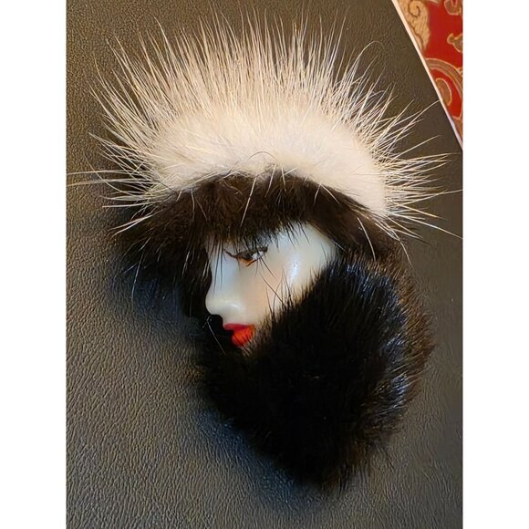 Vintage Mink Fur & Porcelain Face Brooch Pin With White & Black Fur Accent - Picture 1 of 6